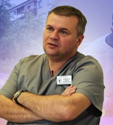 Оперували під обстрілами, жили на роботі: як лікар перевіз власну клініку із Сєвєродонецька