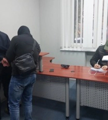 В Киеве на крупной взятке задержали сотрудника СБУ: фото