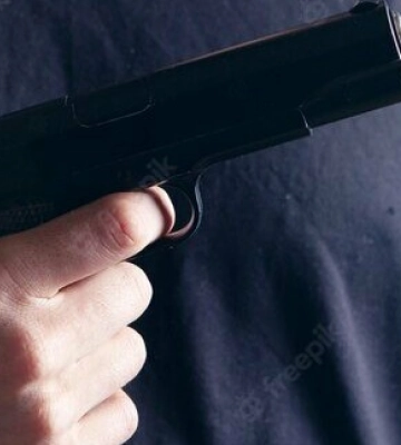 На Одещині п’яний чоловік погрожував пістолетом жінкам в магазині