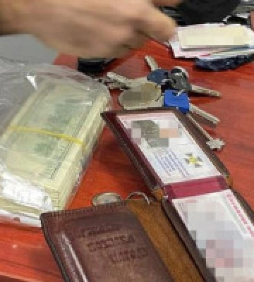 У Києві співробітника СБУ викрили на шахрайстві у 150 тисяч доларів 