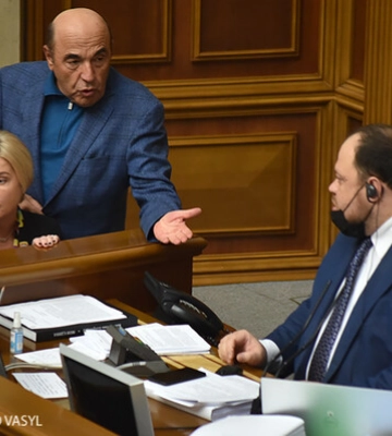 Двух народных депутатов планируют лишить мандата Двух народных депутатов планируют лишить мандата