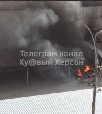 В окупованому Херсоні біля будівлі поліції горіли машини – соцмережі