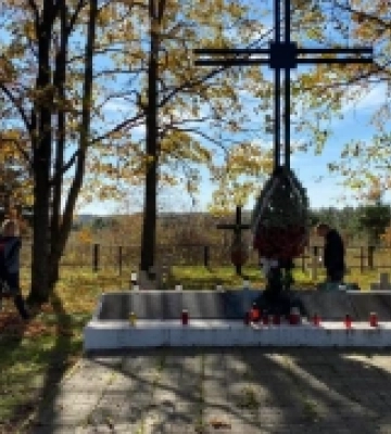 Луцькі волонтери впорядкували польське кладовище на території Ківерцівської громади