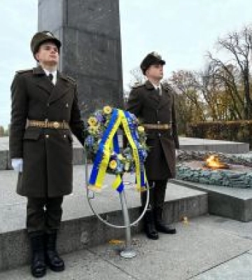 Президент України ушанував пам&#039;ять воїнів, які віддали свої життя під час вигнання нацистів з України