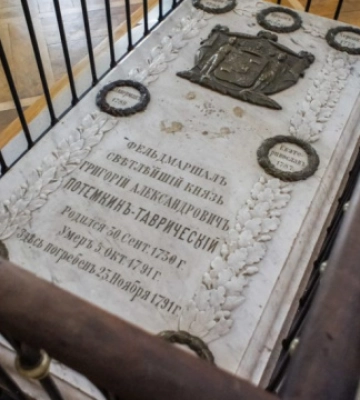 У розвідці Британії пояснили, навіщо Путін наказав вивезти останки Потьомкіна з Херсона