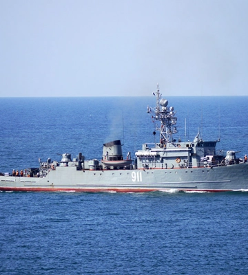 В Севастополе после взрывов поврежден тральщик &quot;Иван Голубец&quot;, — Минобороны РФ (фото, видео)