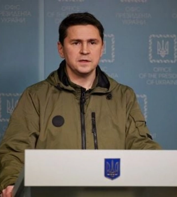 Не панікуйте: Подоляк висміяв РФ після вибухів у Севастопольській бухті