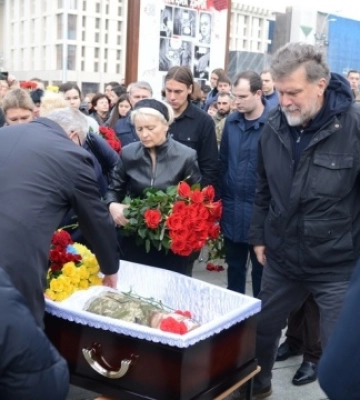 На Майдані Незалежності у Києві попрощалися з командиром морпіхів Максимом Токаревим