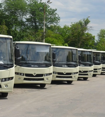 Окупанти вивезли з Херсона до Криму міський транспорт, медобладнання і аптеки