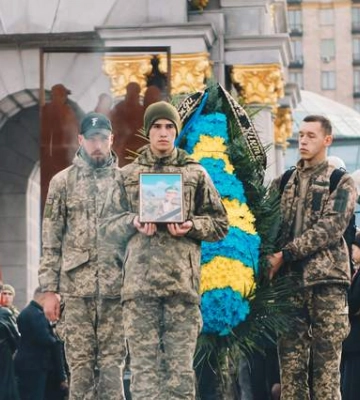 На Майдані попрощалися з командиром морпіхів Максимом Токаревим