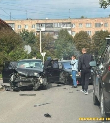 Протаранив два авто на перехресті: у Луцьку винуватця подвійної ДТП оштрафували на 850 грн