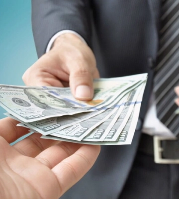$27 тис. за «працевлаштування» в міністерство. У Києві викрито шахрая