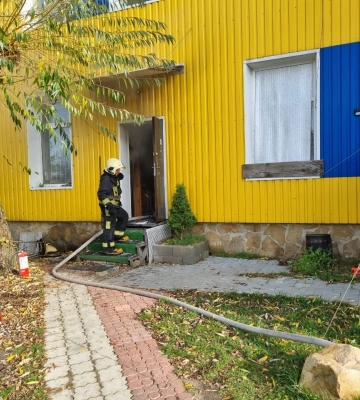 На Волині горів колишній комбінат та двоповерхова будівля