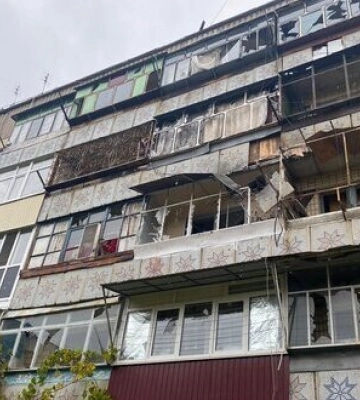 Последствия вражеских обстрелов Никополя и Марганца. ФОТОрепортаж