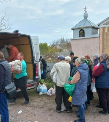 Священники и верующие Ровенской епархии УПЦ передали гумпомощь жителям Николаевщины