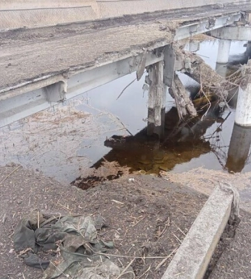 Боятся, потому что ВСУ близко. Оккупанты взрывают мосты в Луганской области – Гайдай