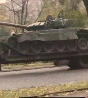 Танки та солдати: загарбники через Маріуполь їдуть у бік Мангуша