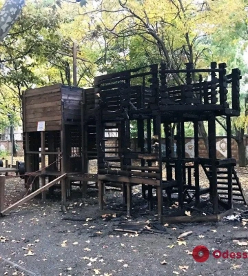 В Одессе вандалы сожгли детскую площадку 