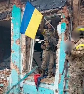 Бійці ССО встановили прапор України в Невському Луганської області. ВIДЕО