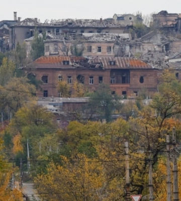 Танки та солдати: загарбники через Маріуполь їдуть у бік Мангуша