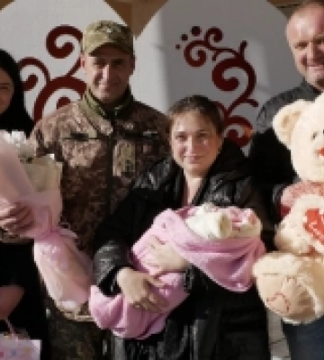 Із пологового будинку виписали дружину та новонароджену доньку загиблого Героя з Затурців