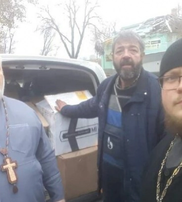 Священники УПЦ доставили гуманитарную помощь в освобожденные города Харьковщины