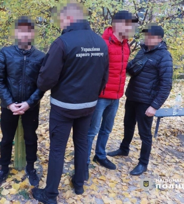 Затримали аж в Києві: грабіжник видурив у лучанина 50 тисяч доларів