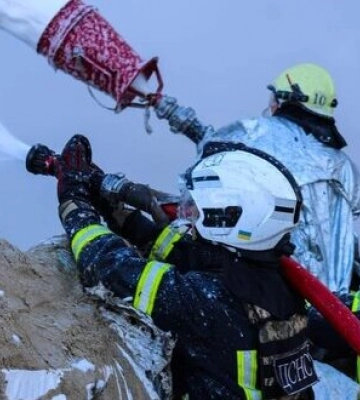 Ліквідовано пожежу, спричинену ракетними ударами на Черкащині, - ДСНС. ФОТОрепортаж