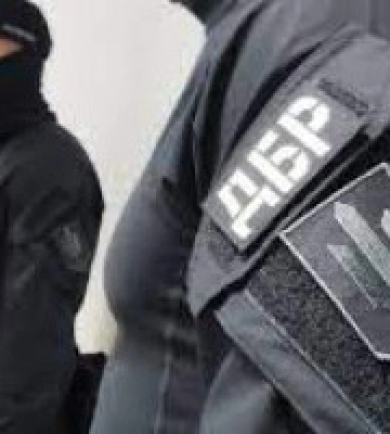 ДБР затримало шахрая, який намагався видурити з київського підприємства півмільйона доларів (відео)