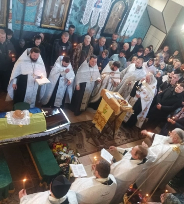 Священники УПЦ отпели погибших воинов-защитников Украины