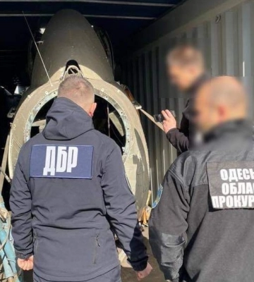 На Одесской таможне нашли &quot;забытый&quot; вертолет – фото, видео