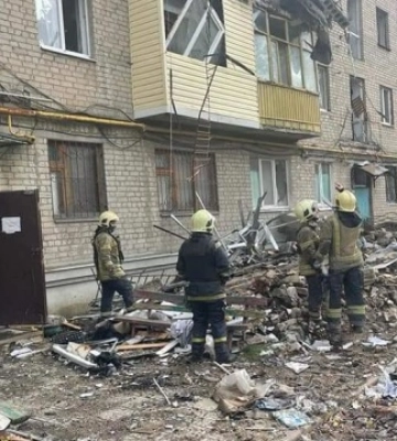 У Бахмуті розбирають завали після обстрілів, знайшли тіло загиблого