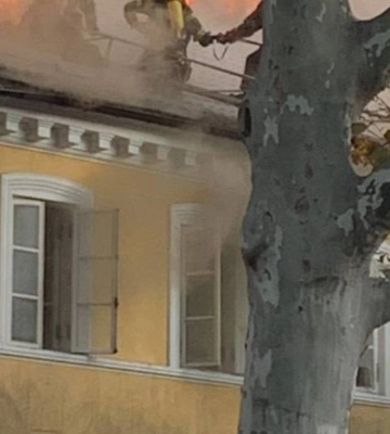 В центре Одессы горит здание 