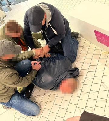 Обещал снять санкции СНБО: в Киеве задержали псевдосотрудника СБУ (видео)