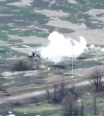 Українські зенітники показали відео знищення російського Мі-8 на Донеччині