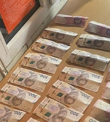 Львівського митника затримали на хабарі 10 тис. грн за покривання контрабандистів