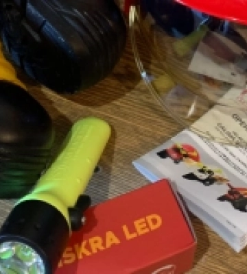 Громада з Рівненщини отримала спецодяг для рятувальників