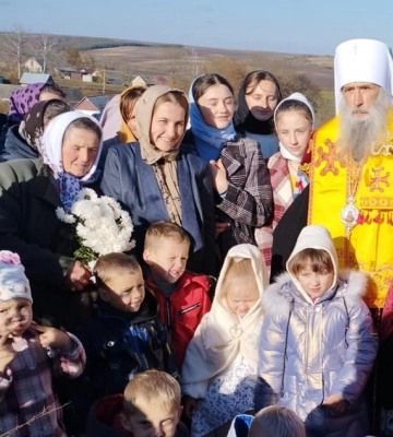 На Тернопольщине митрополит УПЦ освятил часовню и поклонный крест