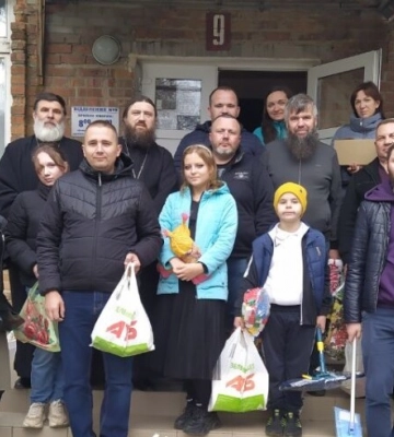 В Полтаве УПЦ передала помощь в детское отделение психиатрической больницы