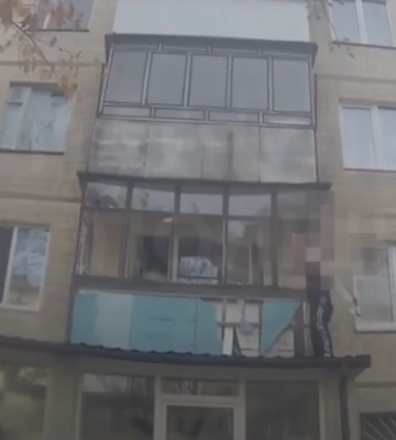 У Львові з даху зняли 32-річного вандала: що накоїв (відео)