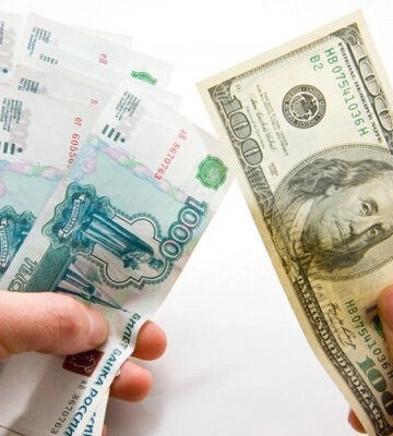 У Росії тестують новий спосіб, як в обхід санкцій виводити та заводити в країну долари та рублі