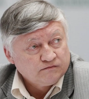 В РФ депутат Путина упал возле Госдумы: он госпитализирован и в коме