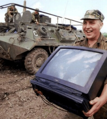 В Энергодаре российские военные воруют автомобили, бытовую технику и одежду