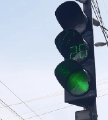 Рівне: на перехресті трьох вулиць встановили нові світлофори