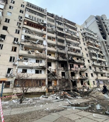 У мережі показали, як на Позняках відремонтували пошкоджену ракетою висотку