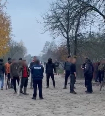 Поліція вручила підозри шістьом бурштинокопачам за масову бійку на Рівненщині