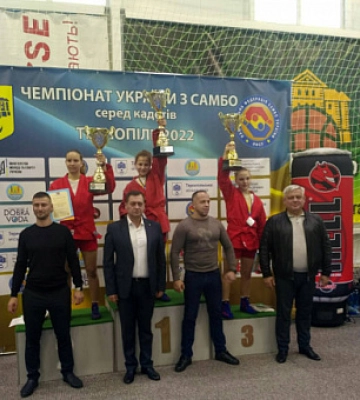 Криворізькі спортсменки привезли срібло чемпіонату з боротьби самбо