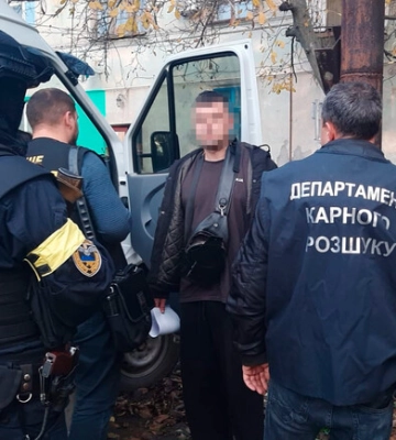 Поліцейські затримали ОЗГ, що розукомплектовувала електропідстанції та викрадала промислове обладнання стратегічного підприємства у Дніпропетровській області