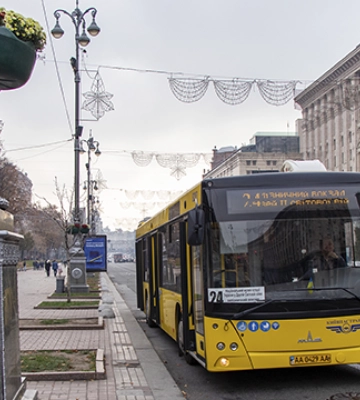 В Киеве из-за обесточивания троллейбусы полностью заменили автобусами
