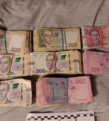 В київському хостелі скоїли розбійний напад на матір полоненого прикордонника